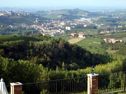 Blick in die Landschaft des Piemonte